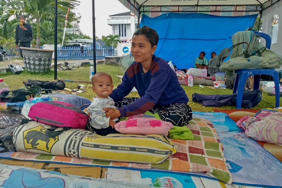 Mother in Palu, after Indonesia quake and tsunami